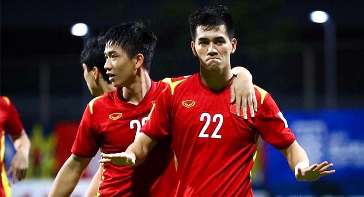 Tiến Linh vs Manuel Bihr