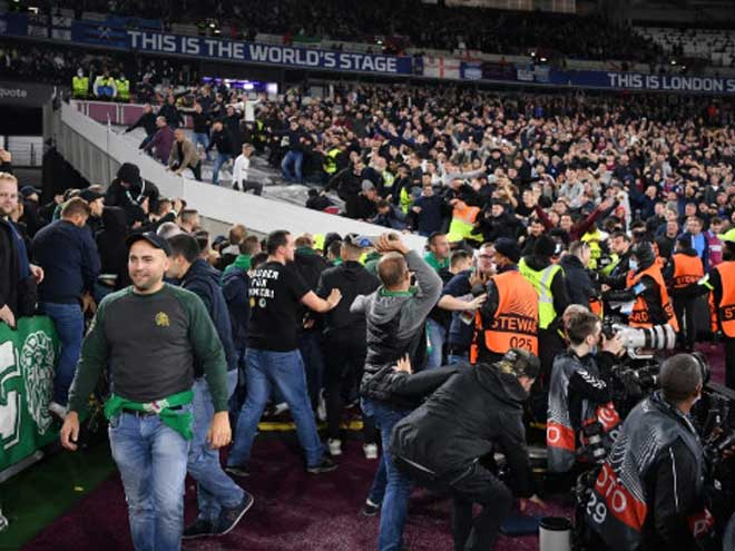 NÓNG: Bạo động liên tục xảy ra tại các trận vòng bảng Europa League