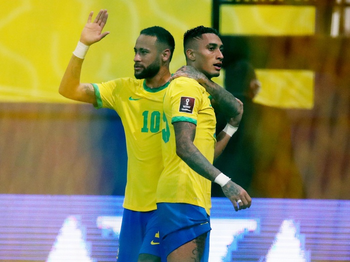 Neymar tỏa sáng giúp Brazil đè bẹp Uruquay, lu mờ Suarez và Cavani