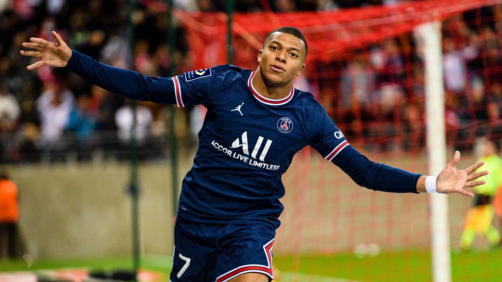 Rộ tin Mbappe “chốt” bến đỗ mới, Andres Iniesta quay lại Barcelona lúc khủng hoảng