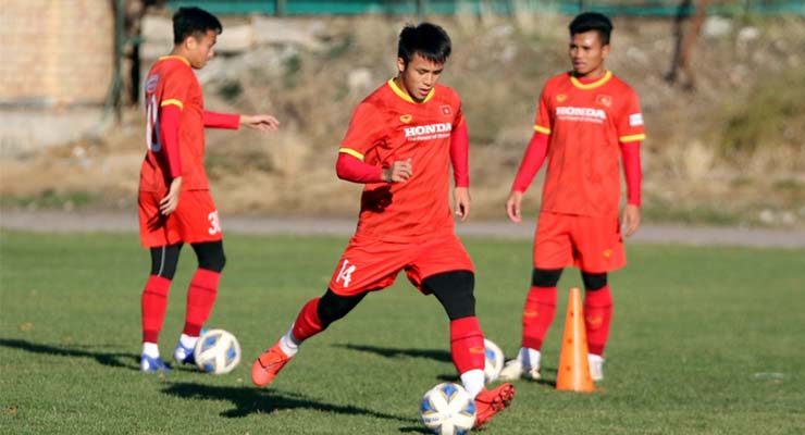 Tuyển U23 Việt Nam không được tập làm quen sân Dolon Omurzakov
