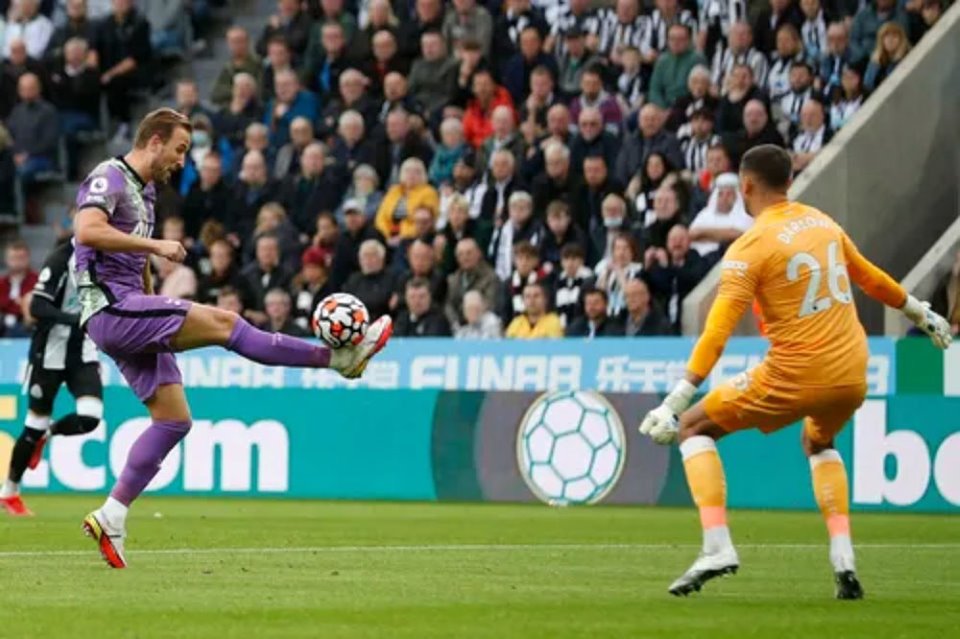 Cặp đôi Son – Kane ghi bàn trở lại, Tottenham thắng kịch tính Newcastle