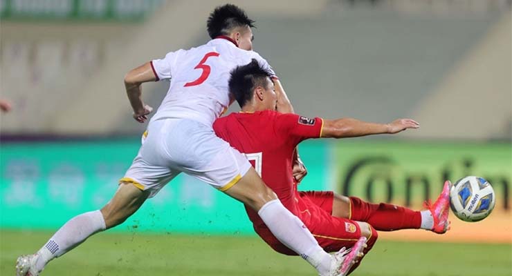 Wu Lei ấn định chiến thắng 3-2 cho Trung Quốc ở phút 90+5