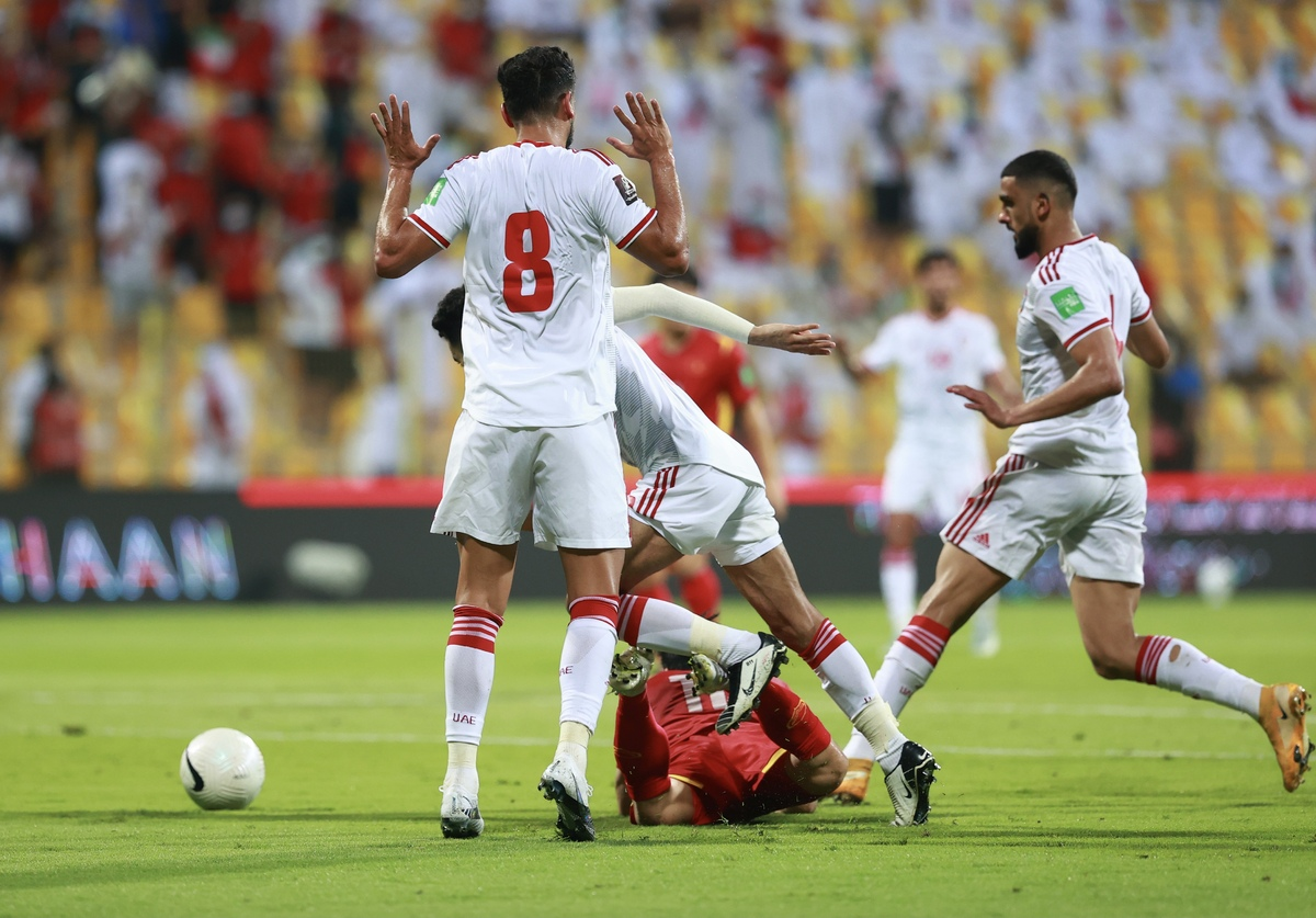 3 tình huống trọng tài xử ép Việt Nam trong trận thua 2-3 trước UAE