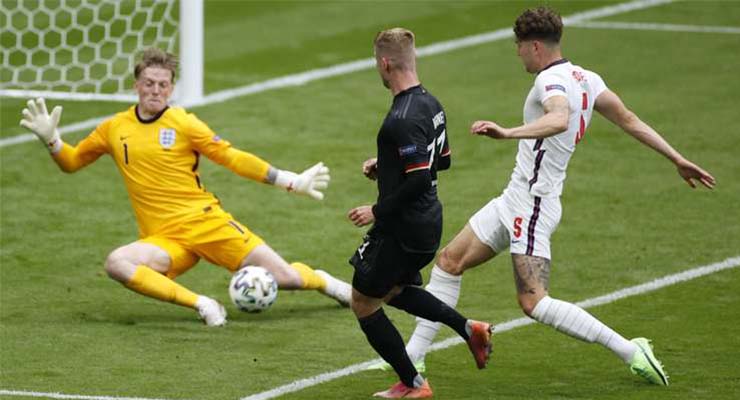 Timo Werner bỏ lỡ cơ hội ghi bàn cho Đức