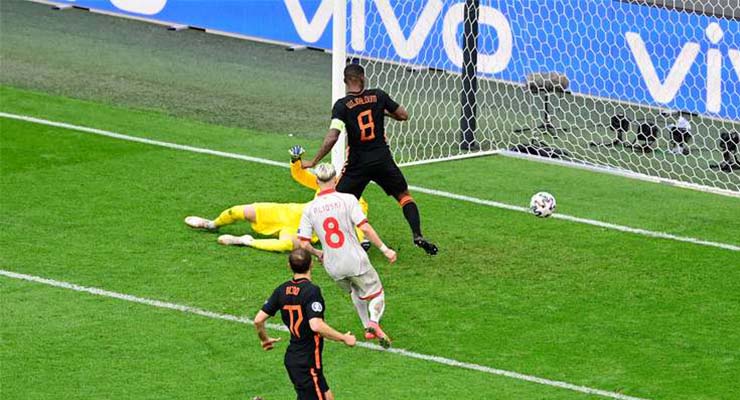 Wijnaldum lập cú đúp 3-0 cho Hà Lan