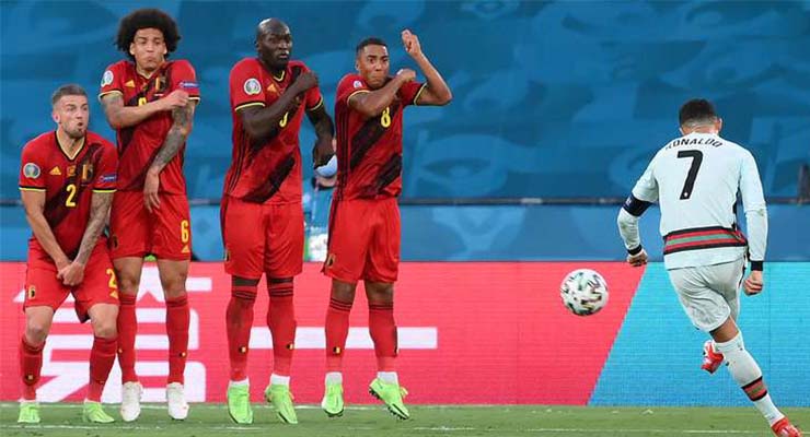 Nỗ lực sút phạt của CR7 nhưng không thành