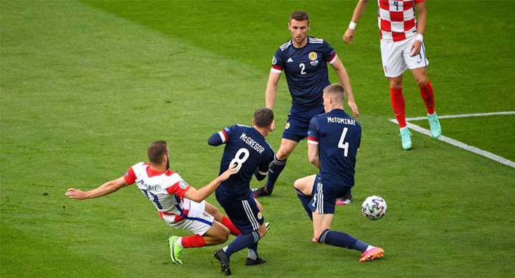 Nikola Vlasic mở tỉ số cho Croatia