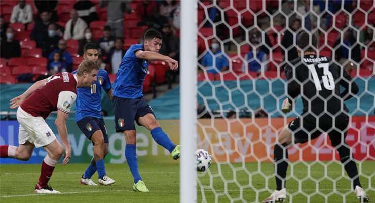 Pessina nâng tỉ số 2-0 cho Italia