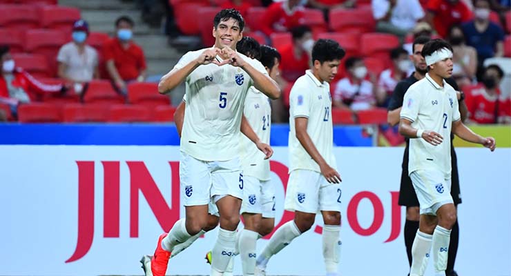 Thái Lan có 2 bàn thắng dẫn trước Singapore chỉ trong 45 phút đầu