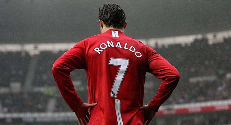 Ronaldo sẽ được Cavani nhượng lại áo số 7?