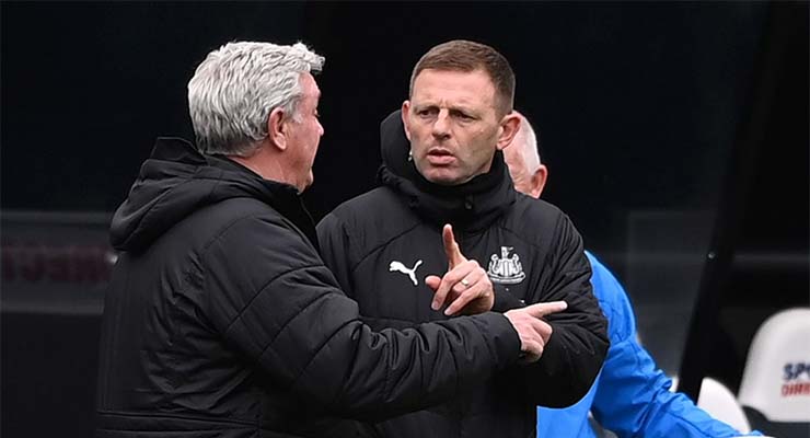 Trợ lý Graeme Jones tạm thời dẫn dắt Newcastle trước khi có HLV mới