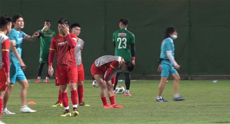 Văn Thanh gặp chấn thương và không thể tập luyện cùng các đồng đội