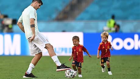 Morata tiết lộ gia đình bị đe dọa khi chơi tại Euro 2020